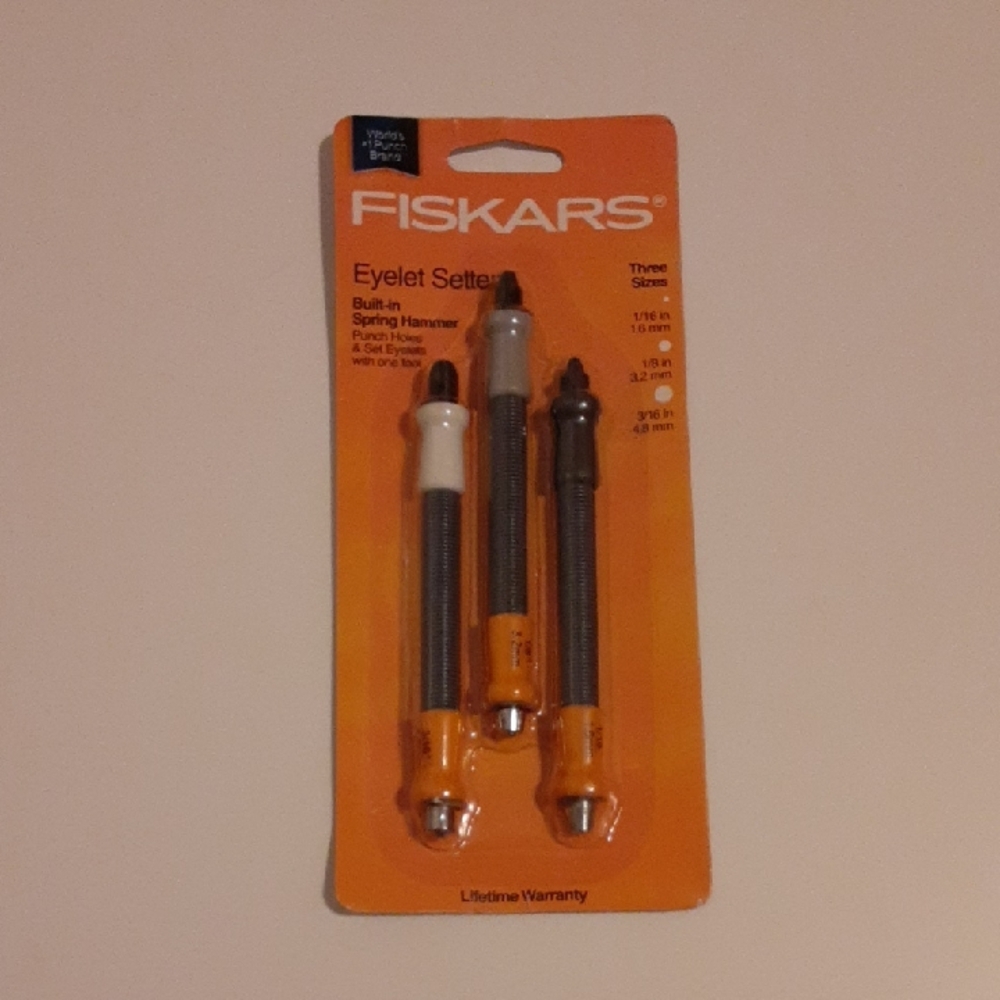 Fiskars Eyelet Setter Set with Built-in Spring Hammer